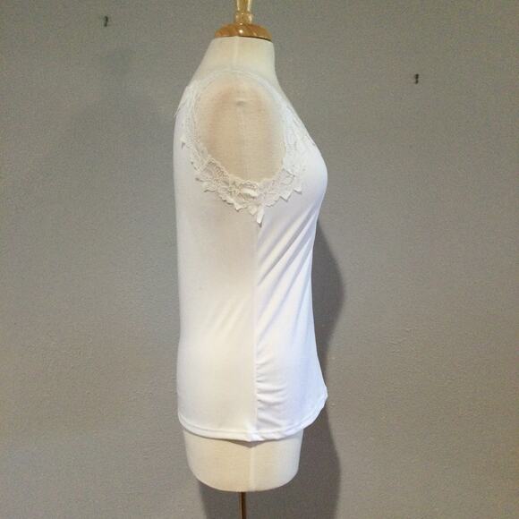 Cinema Etoile Lace Trimmed White Sleeveless V-Neck Tank Size M NWT - Picture 4 of 14